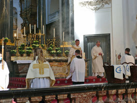 Diakonenweihe im Fuldaer Dom (Foto: Karl-Franz Thiede)